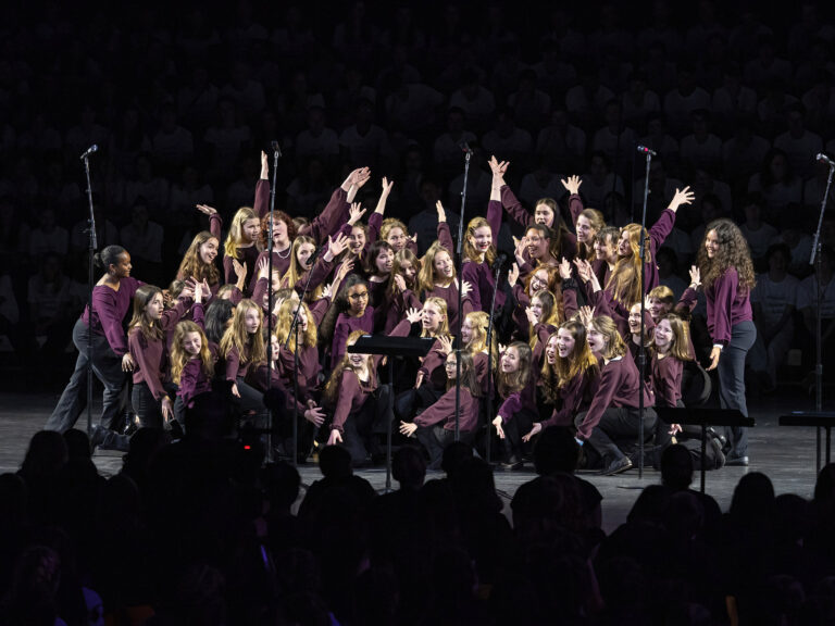 EJCF2023_MädchenkantoreiBasel_Chorspektakel_St.Jakobshalle_Basel_©FotoGuidoSchaerli_5171473